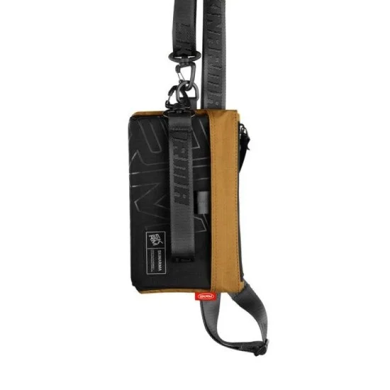 Skinarma Clutch Jager - Brown